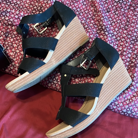 Wedge Sandal - Picture 3 of 8